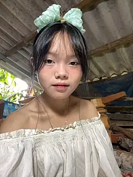 Snapshot of AdamLazis chatting on 10/03/25, 12:29 AdamLazis online show from 10/03/25, 12:29