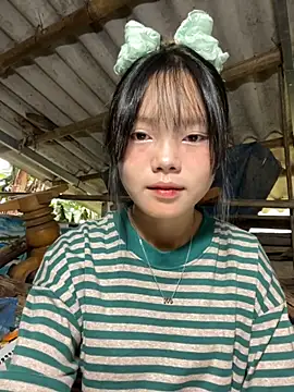 Snapshot of AdamLazis chatting on 10/14/25, 01:17 AdamLazis online show from 10/14/25, 01:17