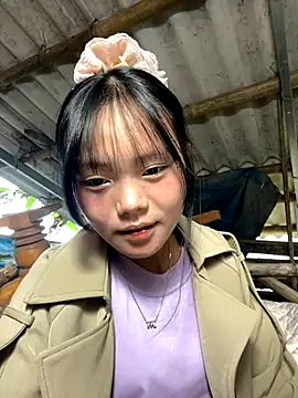 Snapshot of AdamLazis chatting on 11/15/25, 08:33 AdamLazis online show from 11/15/25, 08:33