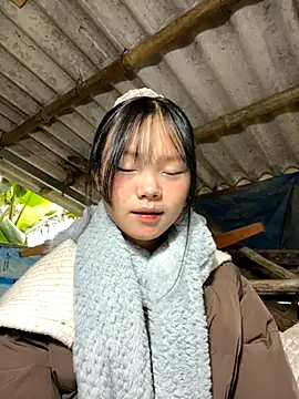 Snapshot of AdamLazis chatting on 11/21/25, 01:04 AdamLazis online show from 11/21/25, 01:04