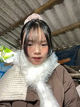 Snapshot of AdamLazis chatting on 11/22/25, 12:42 AdamLazis online show from 11/22/25, 12:42