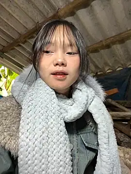 Snapshot of AdamLazis chatting on 11/24/25, 12:32 AdamLazis online show from 11/24/25, 12:32