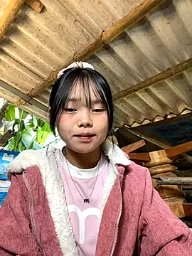 Snapshot of AdamLazis chatting on 11/25/25, 06:24 AdamLazis online show from 11/25/25, 06:24