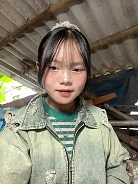 Snapshot of AdamLazis chatting on 12/04/25, 12:42 AdamLazis online show from 12/04/25, 12:42