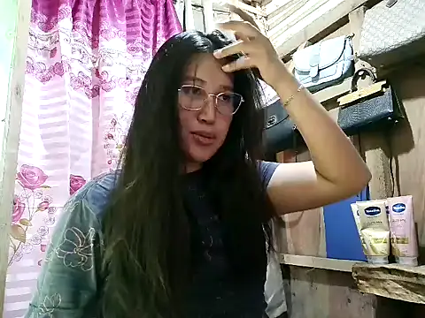 Snapshot of Romantic_Sabrina chatting on 08/04/26, 12:25 Romantic Sabrina online show from 08/04/26, 12:25