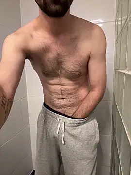 Snapshot of Frankieyyy1 chatting on 11/23/25, 03:50 Frankieyyy1 online show from 11/23/25, 03:50