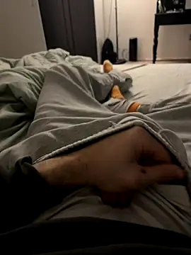 Snapshot of Frankieyyy1 chatting on 12/22/25, 08:39 Frankieyyy1 online show from 12/22/25, 08:39