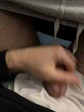 Snapshot of Frankieyyy1 chatting on 02/12/26, 01:33 Frankieyyy1 online show from 02/12/26, 01:33