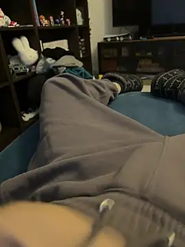 Snapshot of Frankieyyy1 chatting on 02/22/26, 06:57 Frankieyyy1 online show from 02/22/26, 06:57