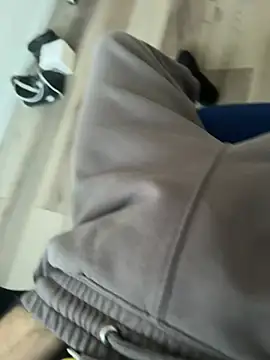 Snapshot of Frankieyyy1 chatting on 03/22/26, 06:06 Frankieyyy1 online show from 03/22/26, 06:06