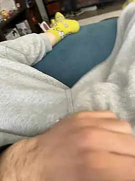 Snapshot of Frankieyyy1 chatting on 03/28/26, 06:46 Frankieyyy1 online show from 03/28/26, 06:46