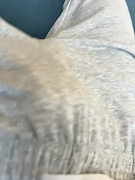 Snapshot of Frankieyyy1 chatting on 03/29/26, 06:35 Frankieyyy1 online show from 03/29/26, 06:35