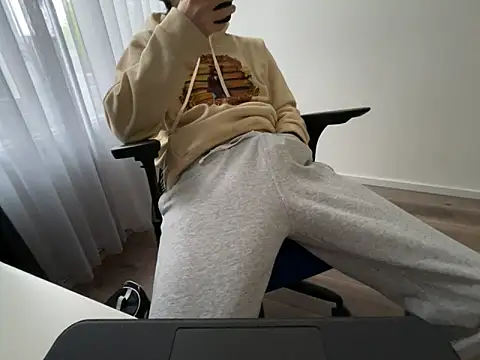 Frankieyyy1 online show from 05/03/26, 05:35