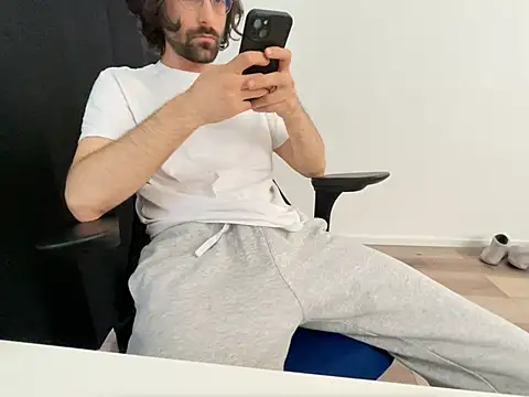 Frankieyyy1 online show from 05/15/26, 03:08