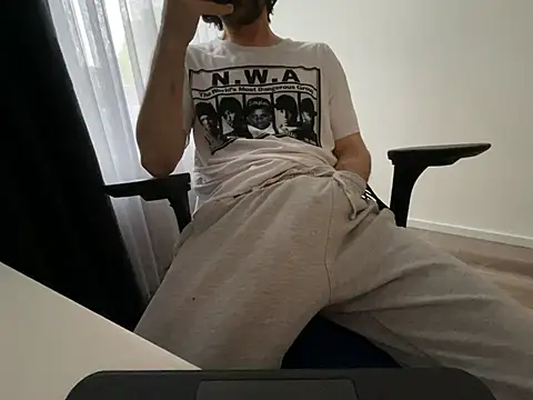 Frankieyyy1 online show from 05/17/26, 04:43