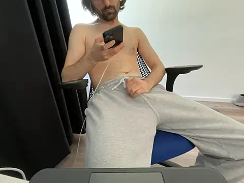 Frankieyyy1 online show from 05/22/26, 08:32