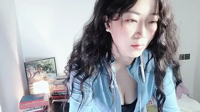 Emmaq996 online show from 10/21/25, 01:39