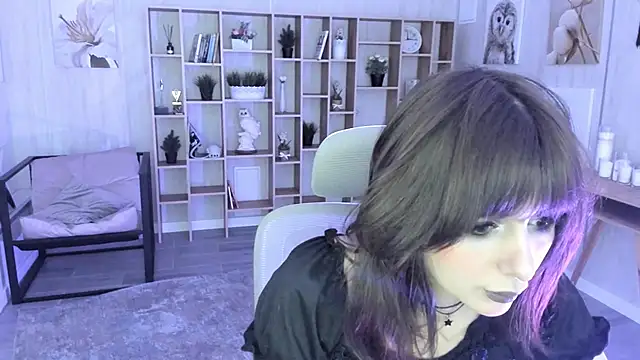 CrystallBloom online show from 10/28/25, 04:09