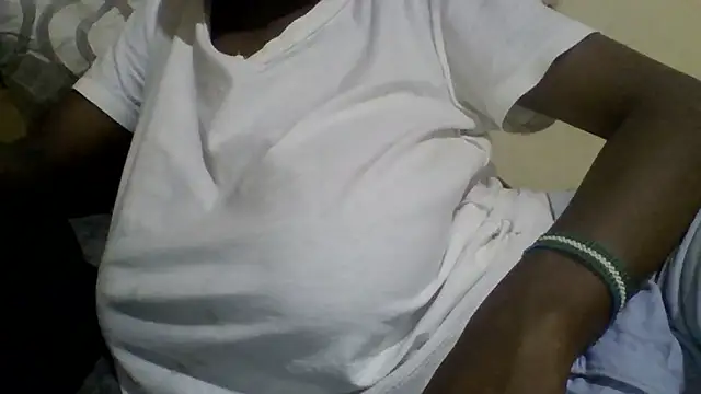 Snapshot of sexyonettt chatting on 09/27/25, 02:22 sexyonettt online show from 09/27/25, 02:22