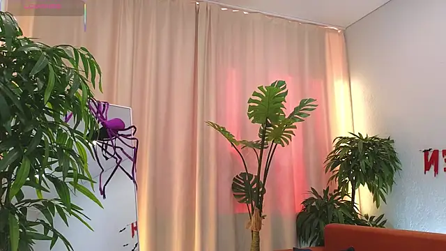 AliciaMellow online show from 10/27/25, 04:38