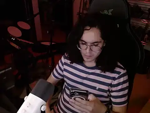 Snapshot of dorrey21 chatting on 09/10/25, 03:28 dorrey21 online show from 09/10/25, 03:28