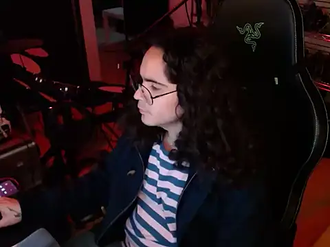 Snapshot of dorrey21 chatting on 11/11/25, 02:11 dorrey21 online show from 11/11/25, 02:11