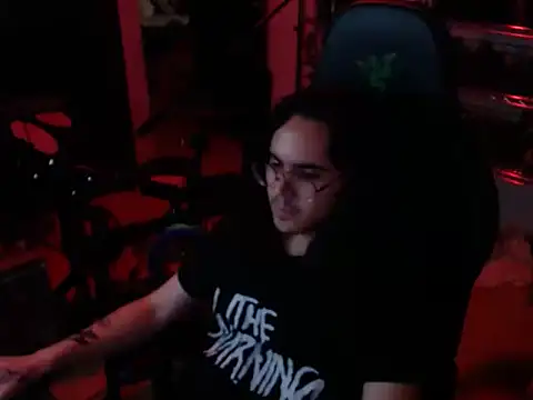 Snapshot of dorrey21 chatting on 12/19/25, 04:30 dorrey21 online show from 12/19/25, 04:30