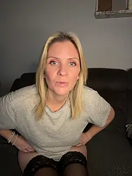 Lexi-Lux-X online show from 11/15/25, 02:24