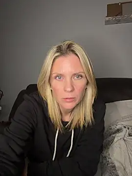 Lexi-Lux-X online show from 11/26/25, 03:07