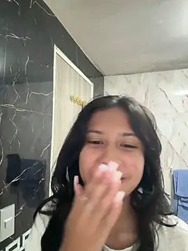 lynn9000 online show from 09/30/25, 06:51