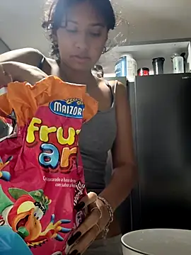 lynn9000 online show from 10/17/25, 06:05