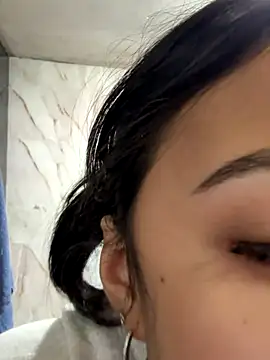 lynn9000 online show from 11/22/25, 01:04