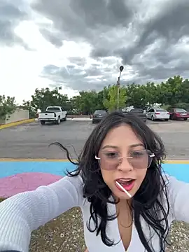 lynn9000 online show from 12/04/25, 08:28