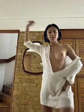 lynn9000 online show from 12/15/25, 11:09