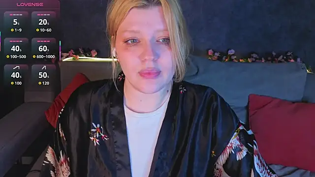 Snapshot of Michele_Greenn chatting on 05/18/26, 04:07 Michele Greenn online show from 05/18/26, 04:07