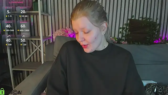 Snapshot of Michele_Greenn chatting on 05/25/26, 01:11 Michele Greenn online show from 05/25/26, 01:11