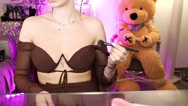 NovaHollisx online show from 04/07/26, 04:02