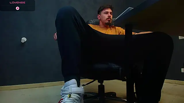 EnzoRace online show from 10/08/25, 05:27