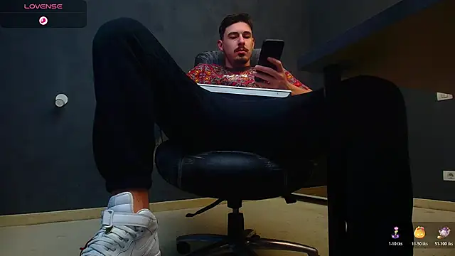 EnzoRace online show from 10/23/25, 04:56