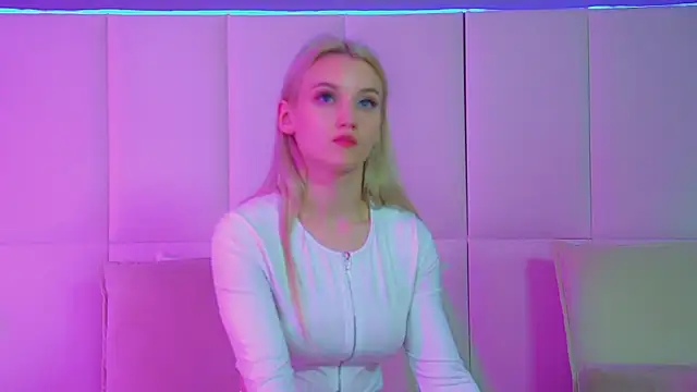 Snapshot of StacyEvances chatting on 09/23/25, 07:00 StacyEvances online show from 09/23/25, 07:00