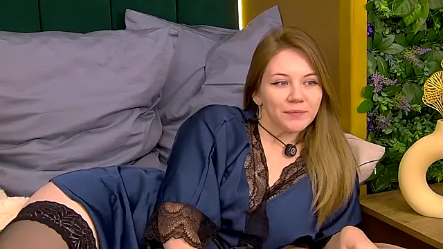 Snapshot of VeraHaze chatting on 11/11/25, 02:22 VeraHaze online show from 11/11/25, 02:22