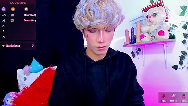 Snapshot of Cooperrosscute233 chatting on 10/17/25, 02:41 Cooperrosscute233 online show from 10/17/25, 02:41