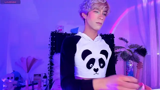 Snapshot of Cooperrosscute233 chatting on 01/15/26, 08:34 Cooperrosscute233 online show from 01/15/26, 08:34