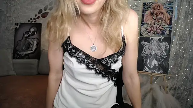 Snapshot of NickyAdamidi chatting on 06/11/26, 12:32 NickyAdamidi online show from 06/11/26, 12:32