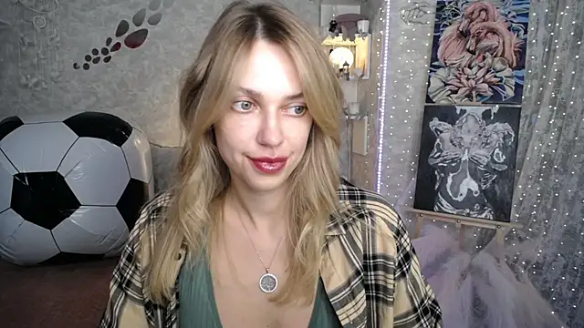 Snapshot of NickyAdamidi chatting on 06/19/26, 04:11 NickyAdamidi online show from 06/19/26, 04:11