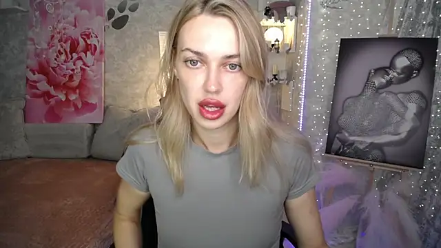Snapshot of NickyAdamidi chatting on 07/20/26, 05:26 NickyAdamidi online show from 07/20/26, 05:26
