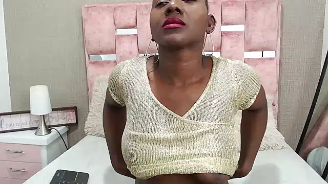 Snapshot of NahomyHawk chatting on 11/30/25, 06:17 NahomyHawk online show from 11/30/25, 06:17