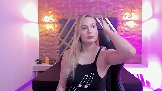 Emmaa white  online show from 02/11/26, 05:18