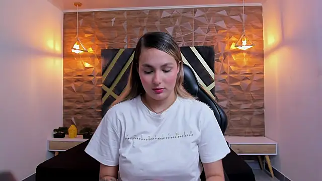 Emmaa white  online show from 04/24/26, 05:15