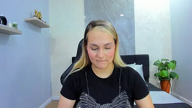 Emmaa white  online show from 05/12/26, 05:32